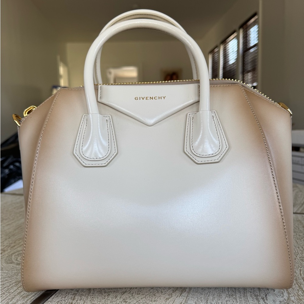 Givenchy Antigona Small in Dust Grey